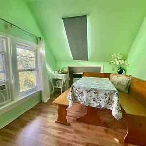 Holiday home Cozy 1-bedroom Loft With Falls View 4mins To Falls, Niagara Falls